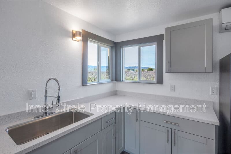 Brentwood House: 2750 Concord Avenue