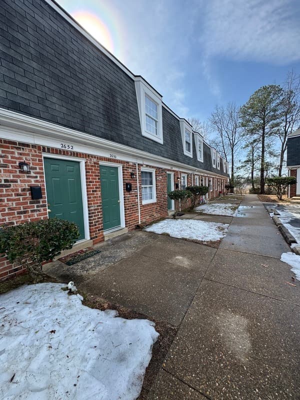 North chesterfield Townhome: 2652 wayside dr