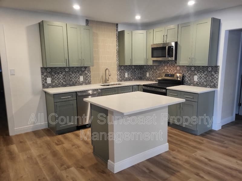 St.Petersburg House: 2444 14th Ave S