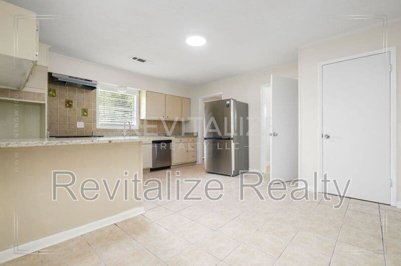 Gulfport House: 2531 W David Drive