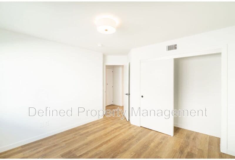 Los Angeles Condo: 6120 Eleanor Ave