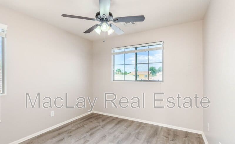 Glendale House: 7265 W Glenn Dr