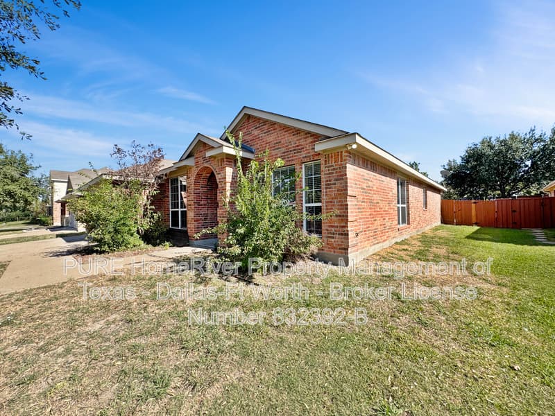 Forney House: 2215 Overton Dr