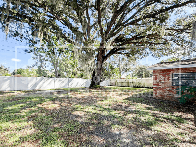 Lakeland House: 3519 Colleen Drive