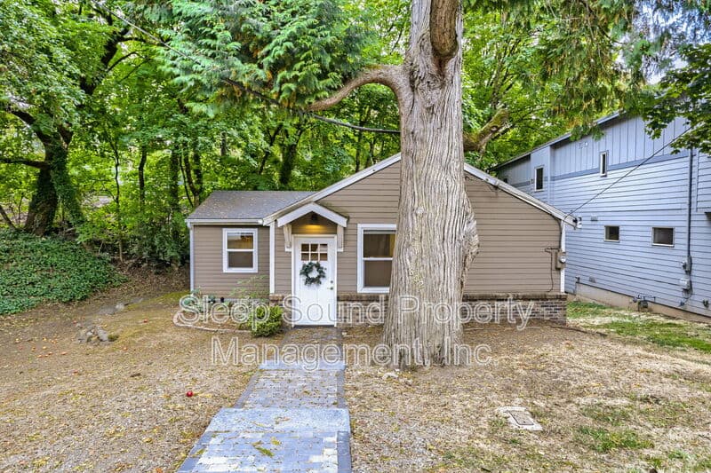 Portland House: 1802 SW Evans St