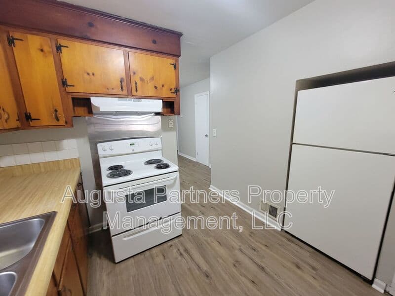 Augusta House: 2441 Dickey Rd