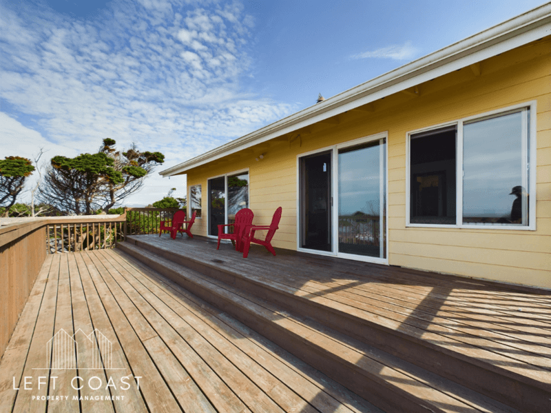 Lincoln City House: 1033 Northwest Inlet Avenue