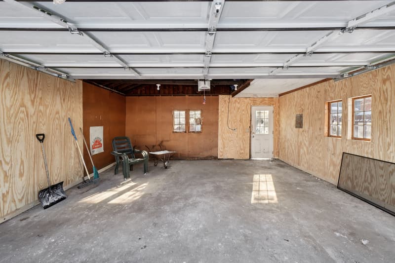 Royal Oak House: 214 West Twelve Mile Road