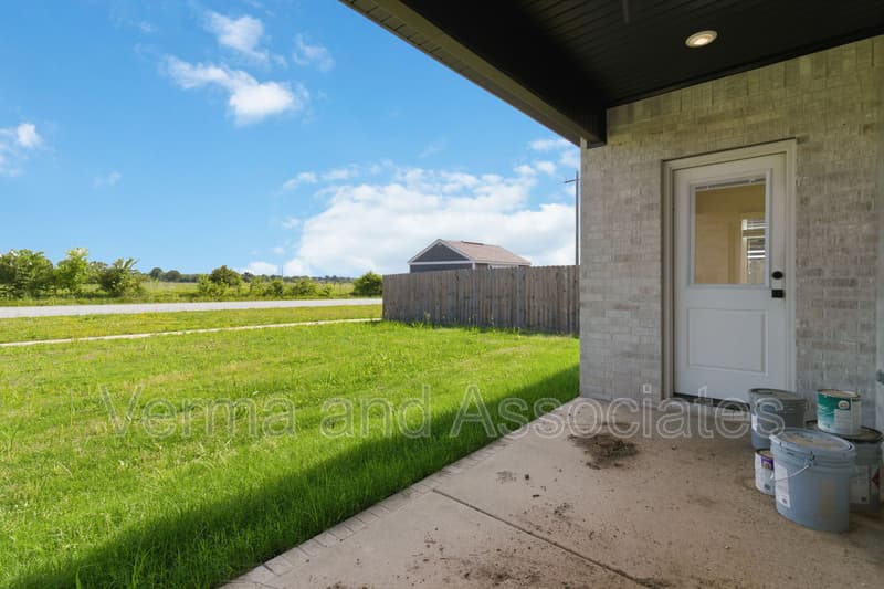 Centerton House: 970 Trestle Ln