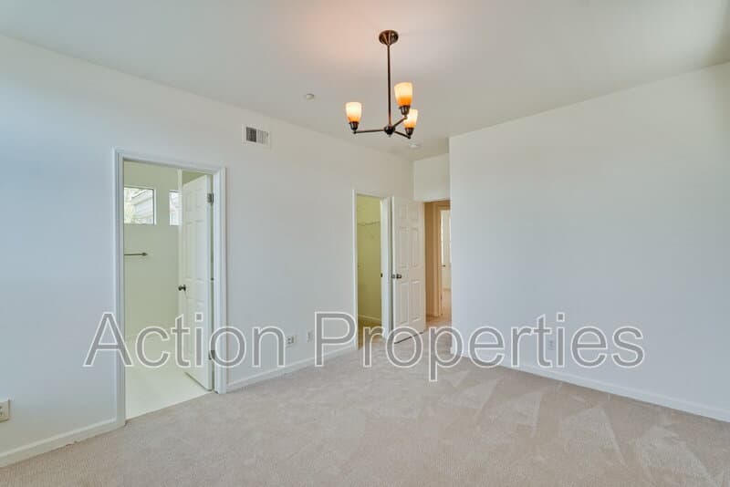 Mountain View Townhome: 146 Holly Court