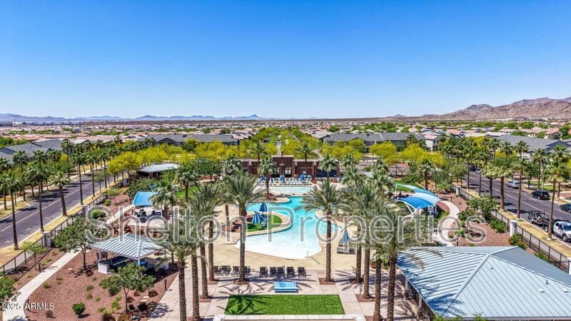 Buckeye House: 4301 N Golf Dr