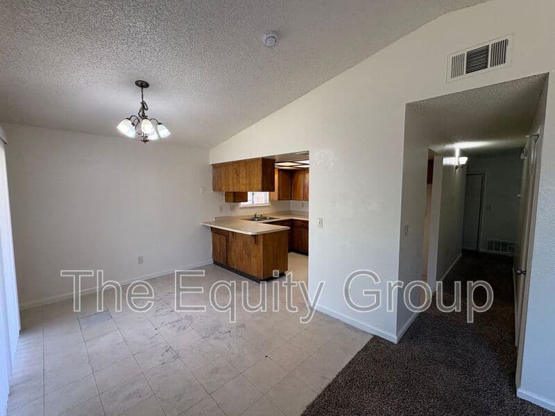 Visalia House: 244 East Prospect Avenue