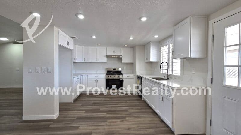 Hesperia House: 8305 Topaz Ave