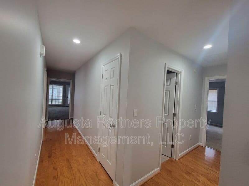 Augusta House: 2910 Pointewest Dr