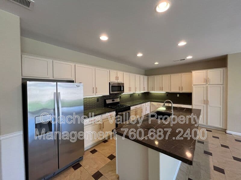 Coachella House: 49126 Pluma Roja Place