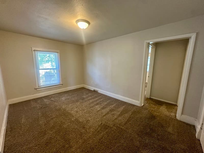 Cedar Rapids House: 1555 Park Ave SE