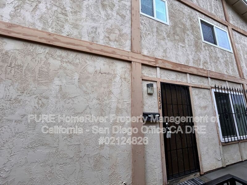 San Diego House: 6554 Pinecone Ln