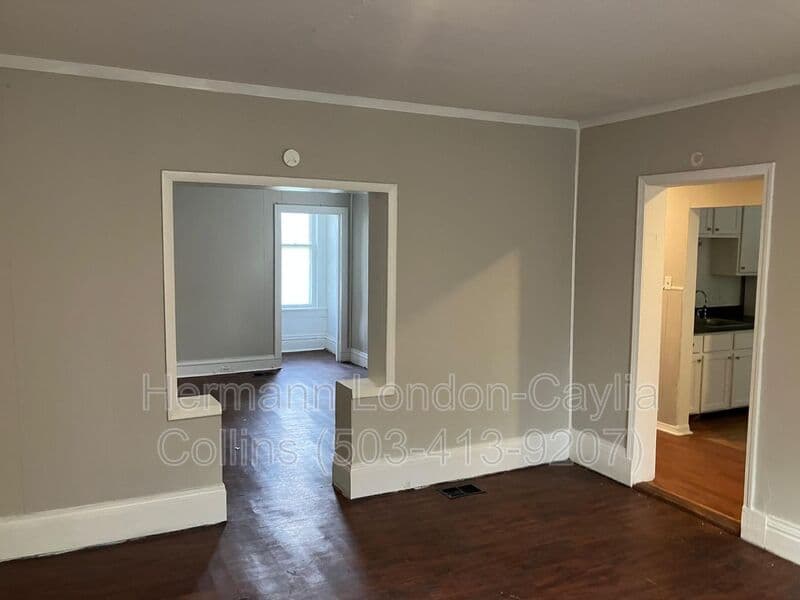 Saint Louis House: 883 Elias Ave