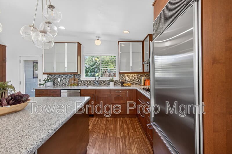 Fair Oaks House: 3937 Orangewood Dr