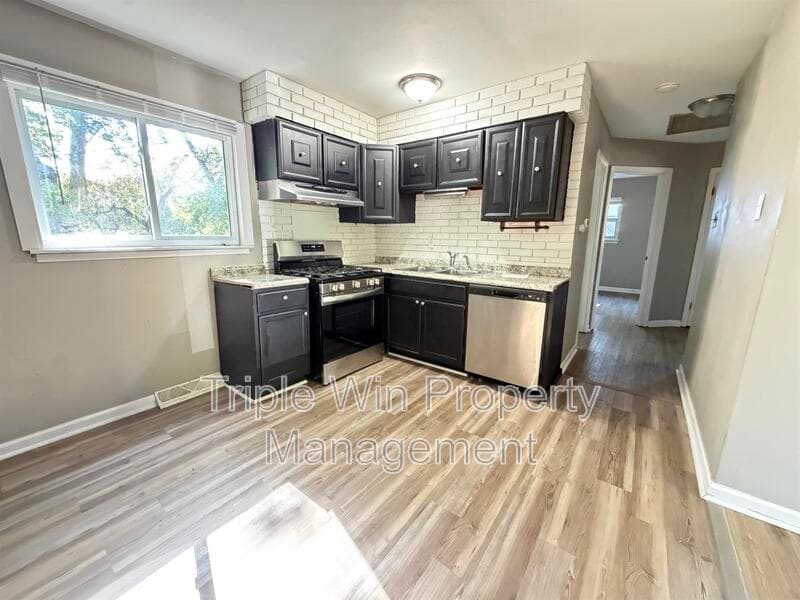 Maryland Heights House: 11490 Essex Ave