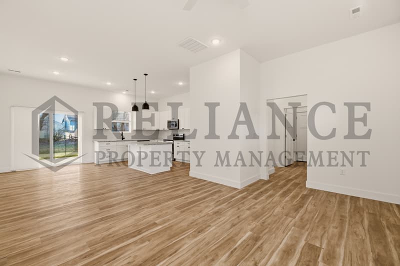 Valley Center House: 501 E Elmwood St