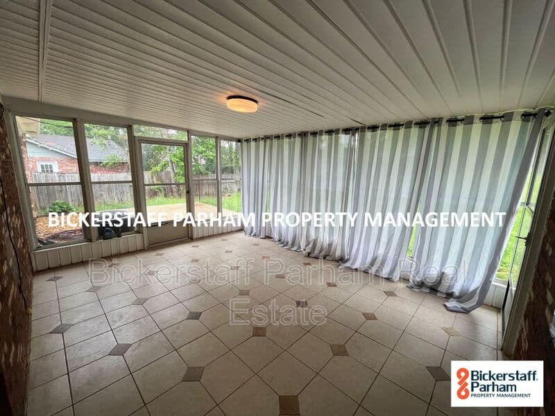 Columbus House: 3011 Apache Drive