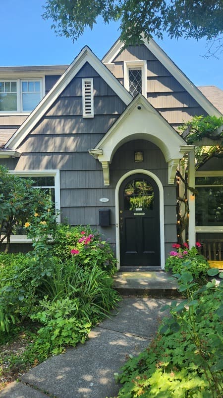 Seattle House: 1210 25th Ave E