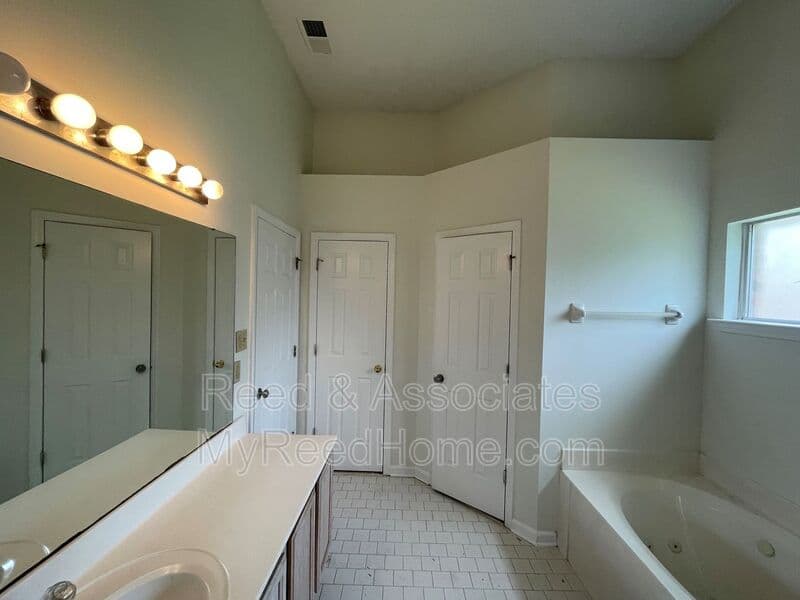 Cordova House: 1490 Estacada Way