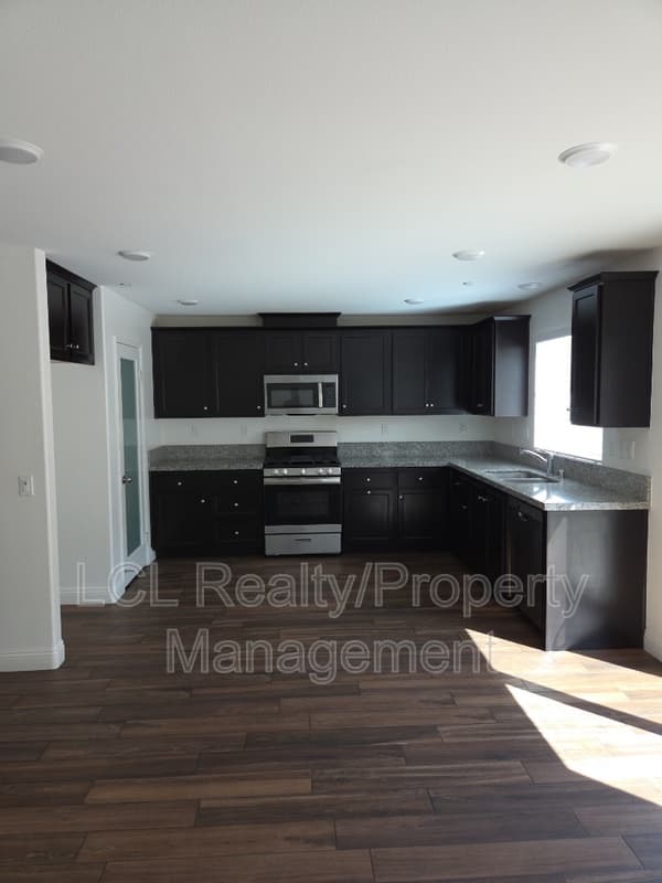 Lake Elsinore Condo: 32855 Crown Point Ln