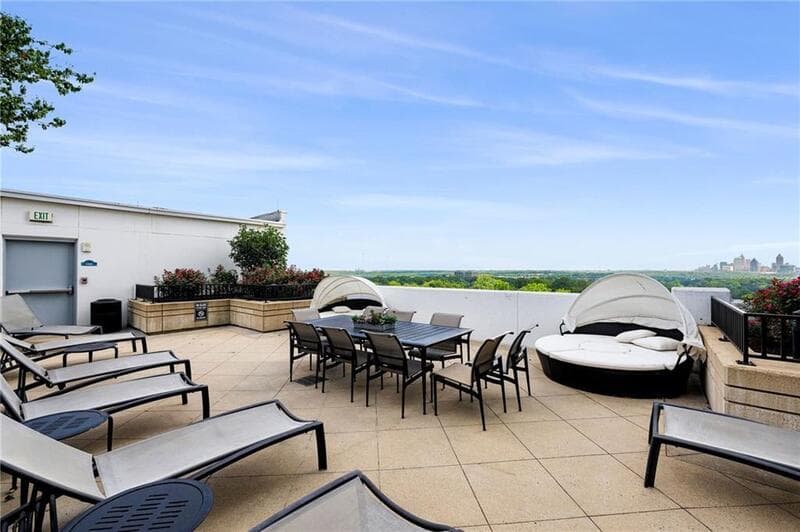 Atlanta Condo: 250 Pharr Road Northeast