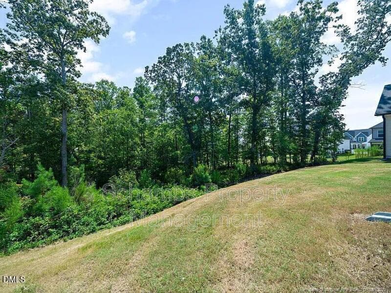 Fuquay Varina House: 1425 Queen Trigger Dr