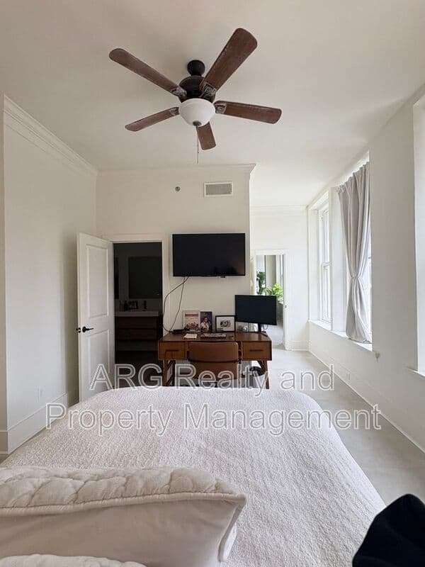 Atlanta House: 57 Forsyth St