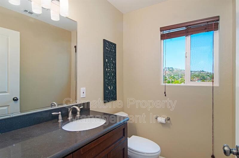 San Diego House: 5385 Brockbank Pl