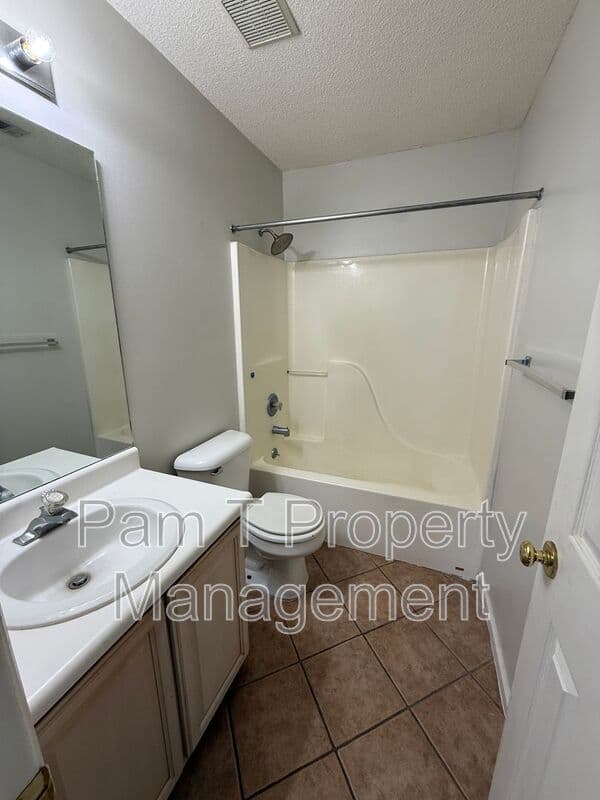 Savannah Condo: 211 Edgewater Rd