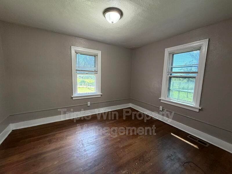 Saint Louis House: 8530 Lowell St