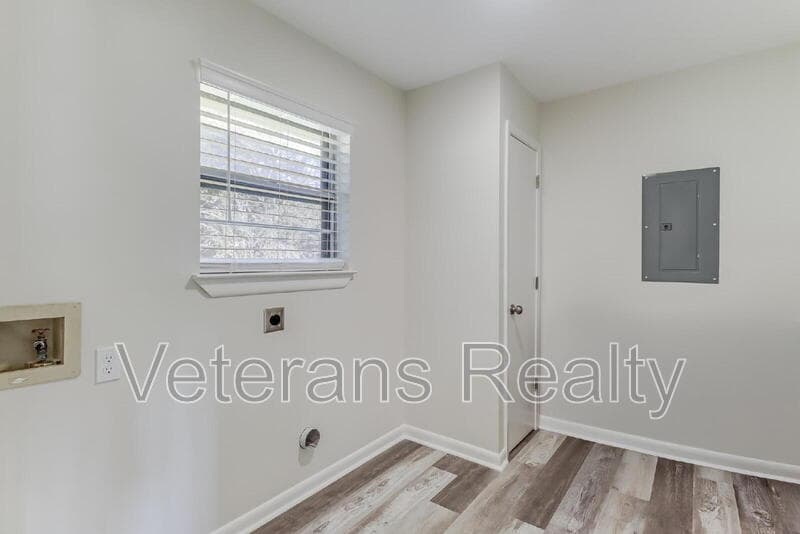 Long Beach House: 129 Quarles Street