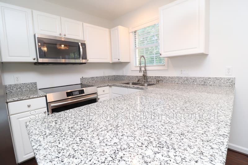 Cary Condo: 321 Renshaw Ct