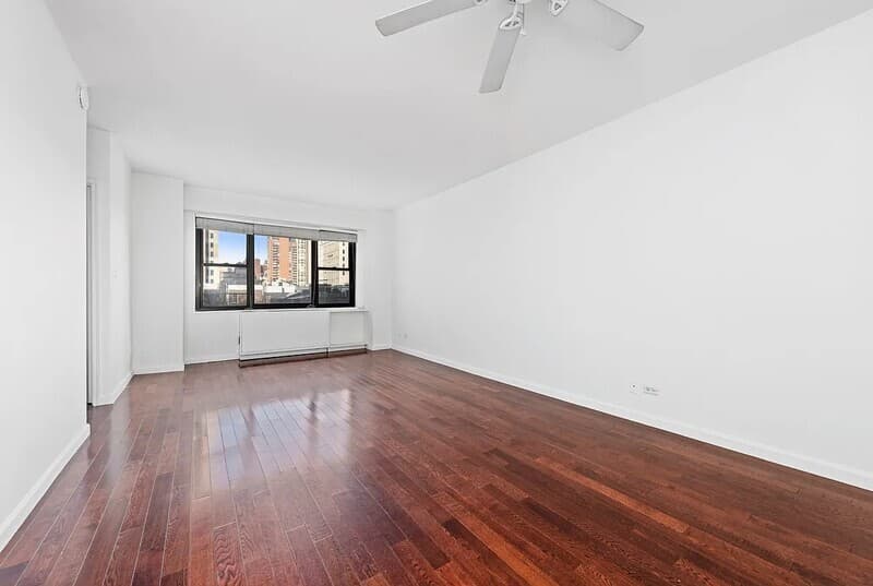 New York Condo: 345 E 80th St
