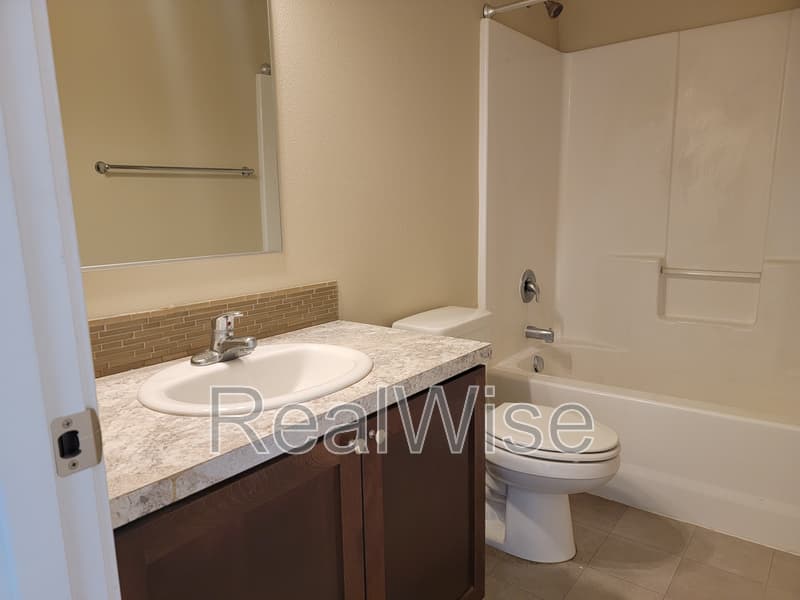 Bend House: 62727 Hawkview Rd
