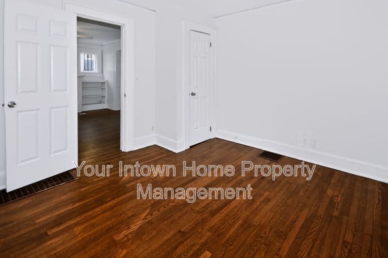 Atlanta House: 1420 Beatie Ave Sw