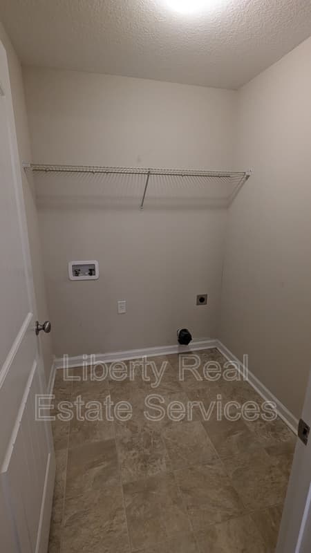 Hinesville House: 1318 Evergreen Trl
