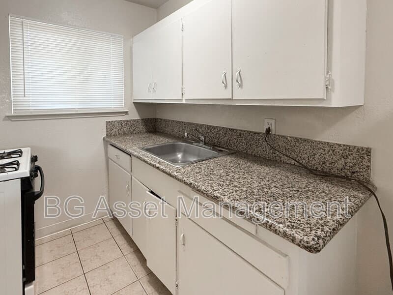 Sacramento Condo: 728 Darina Avenue