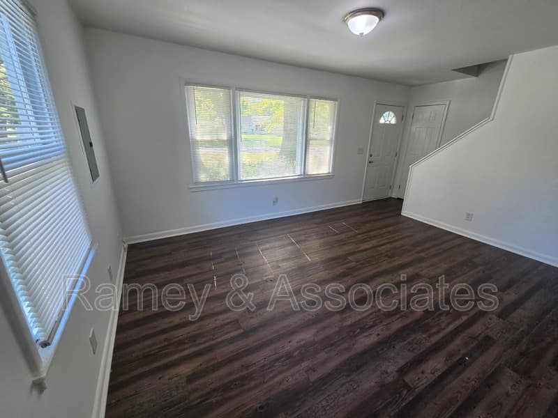Louisville House: 5609 Goldenrod Rd