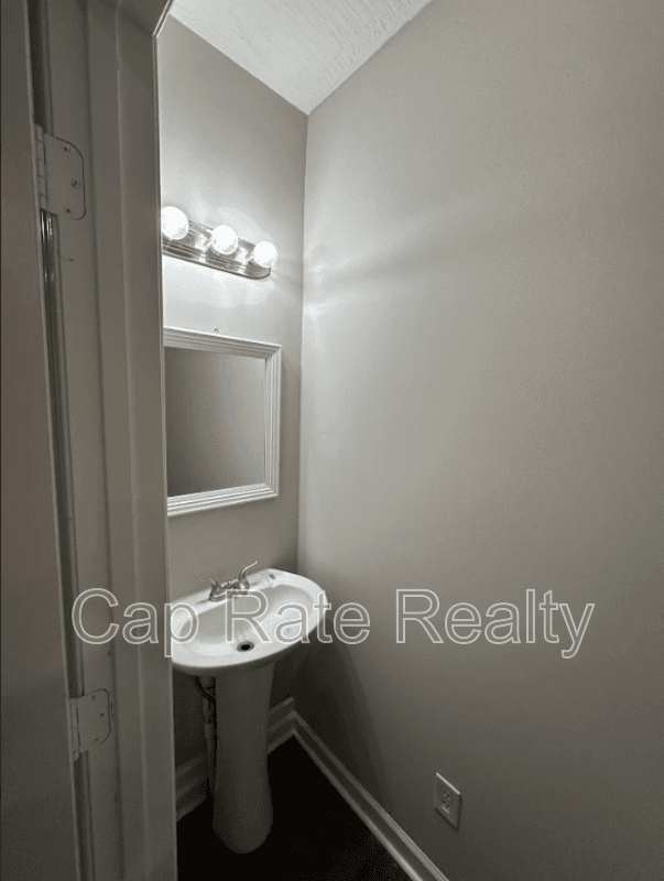 Columbus House: 55 S Wayne Ave