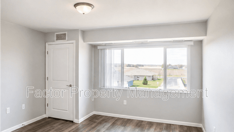 Belle Plaine Condo: 561 Elk Street South