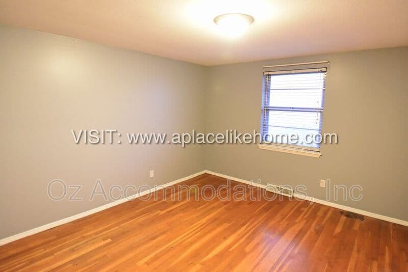Kansas City Townhome: 5311 NE Barnes Ave