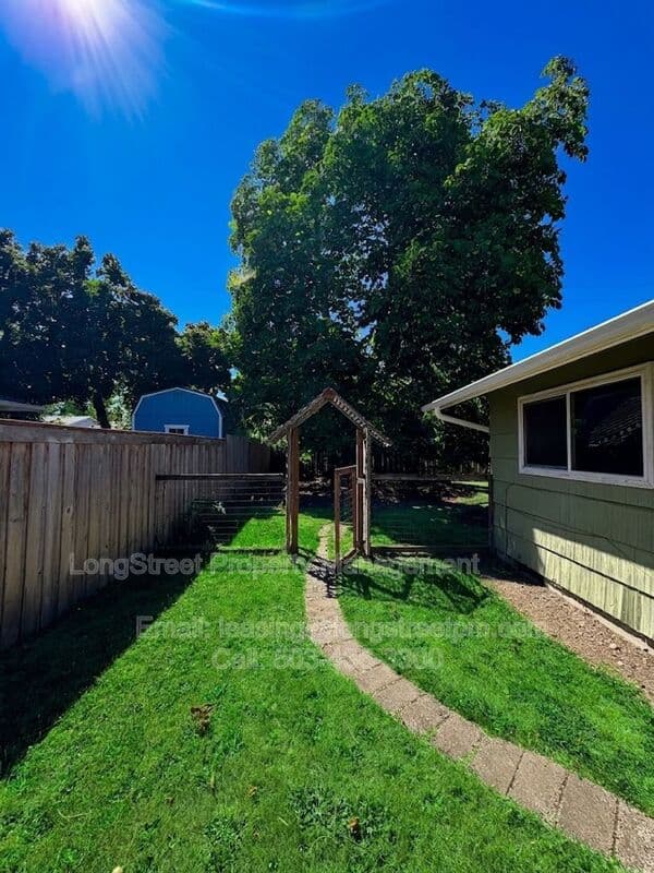 Corvallis House: 720 SW 53rd St