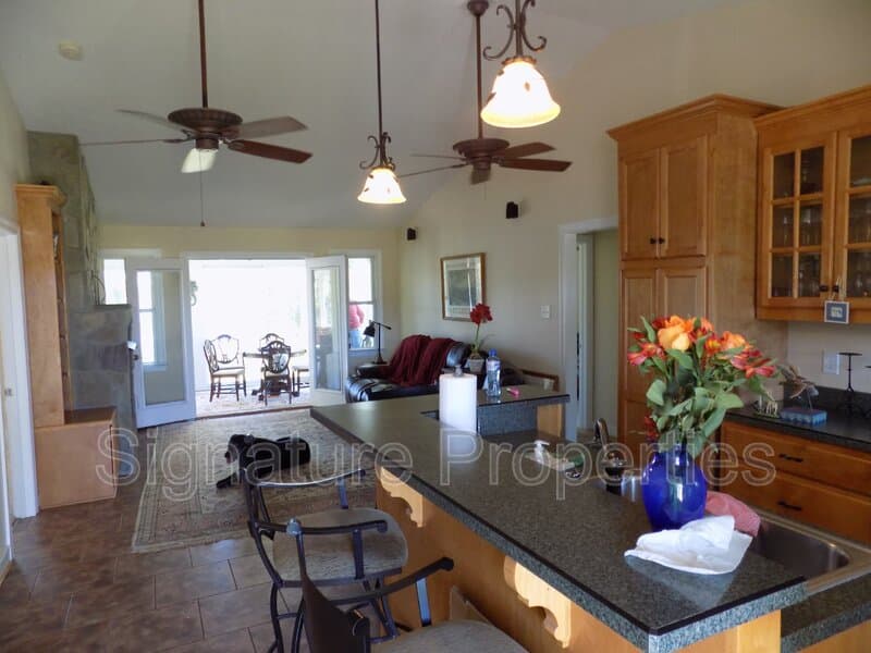 Charles City House: 7380 Graves Landing Rd