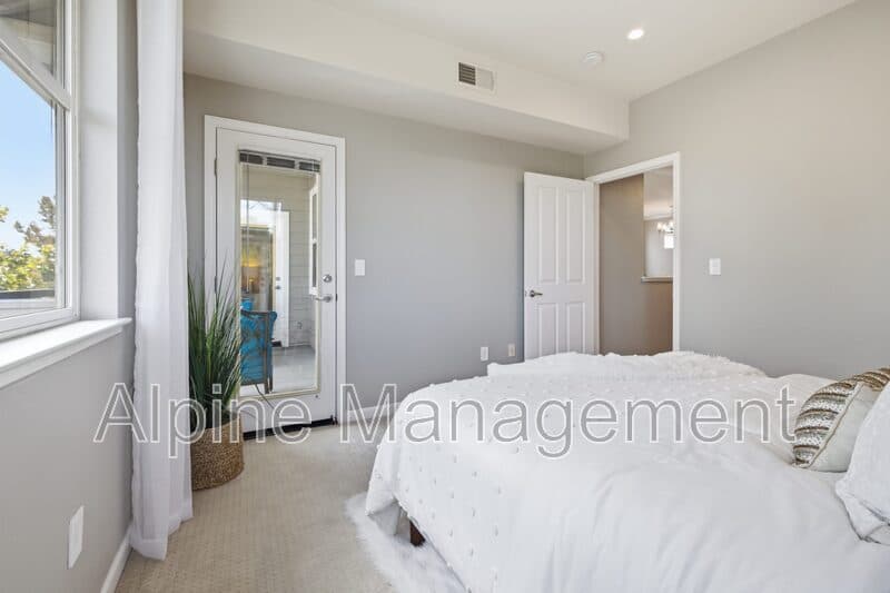 East Palo Alto Condo: 1982 West Bayshore Road - Main
