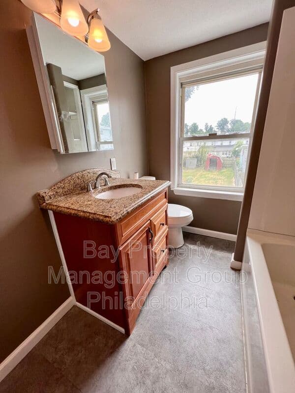 Brookhaven House: 16 3rd St